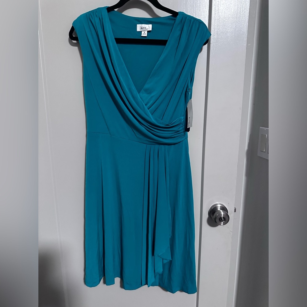 *Green Sleeveless Draped Dress